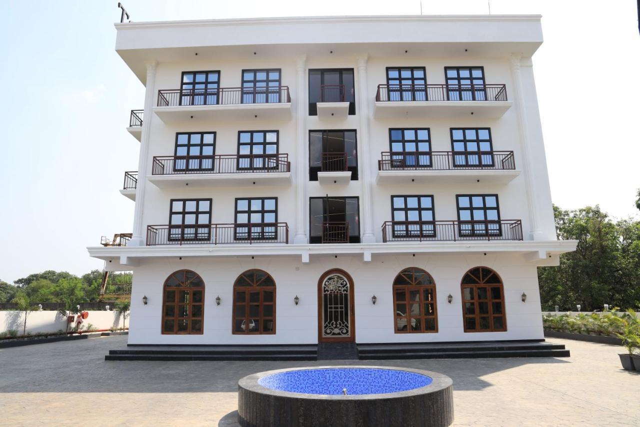 Krown Palace Resort Silvassa Εξωτερικό φωτογραφία