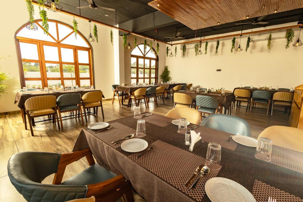 Krown Palace Resort Silvassa Εξωτερικό φωτογραφία