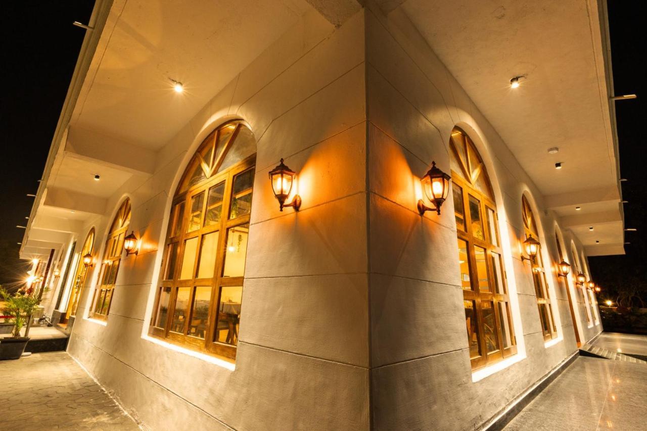 Krown Palace Resort Silvassa Εξωτερικό φωτογραφία