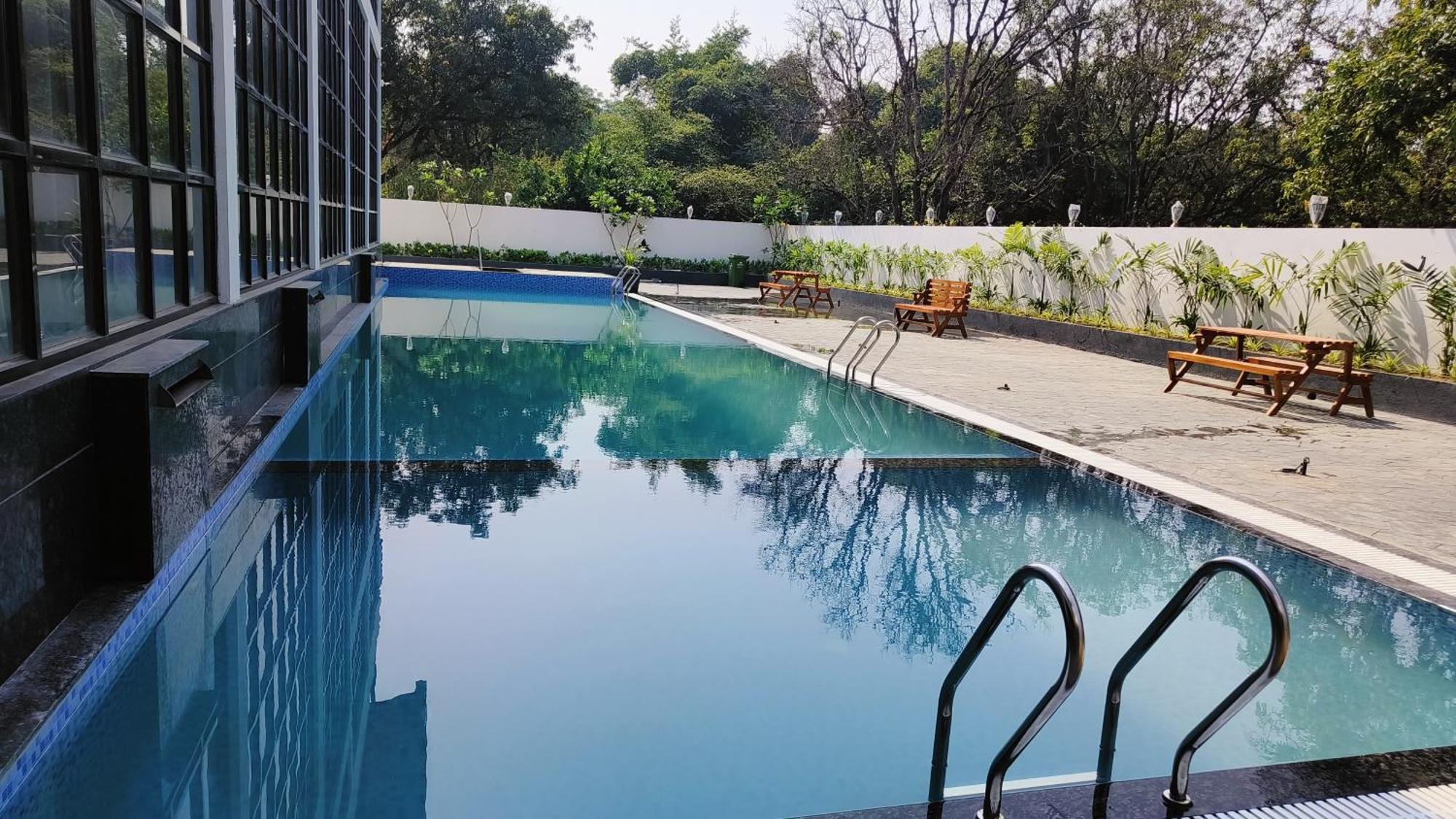 Krown Palace Resort Silvassa Εξωτερικό φωτογραφία